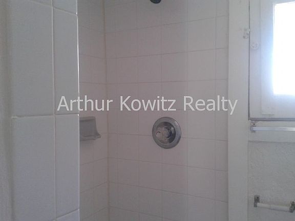 5th image of 715 Davis St #1