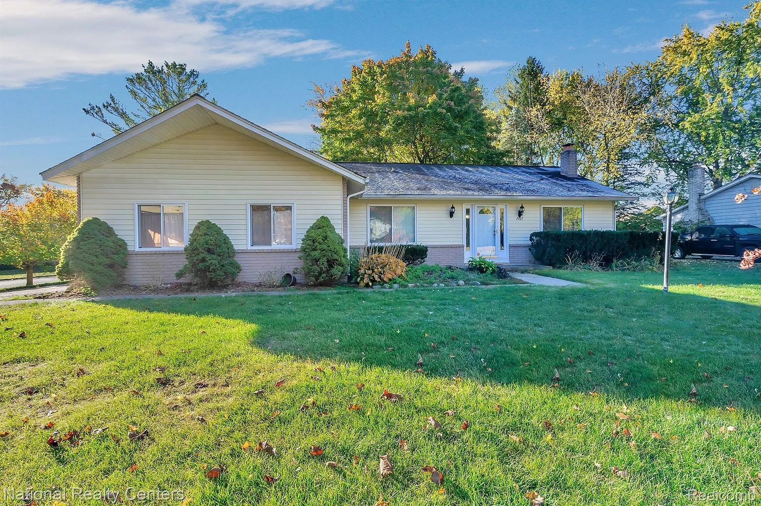 2407 Armstrong Dr photo 1