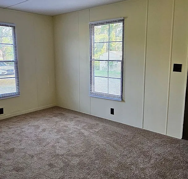 108 Davis Rd E — Photo 3