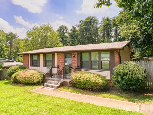 9012 McMillian Dr, Harrisburg, NC 28075