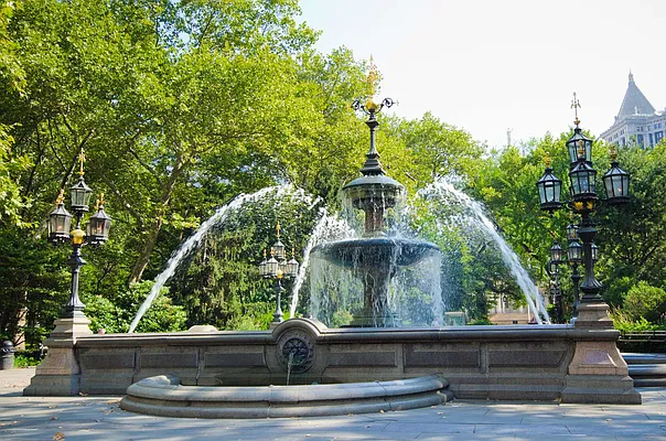 Rented by Compass | media 21