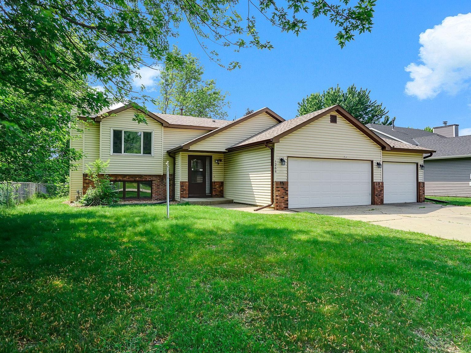 1265 Mayhill Rd N, Maplewood, MN 55119 | Zillow
