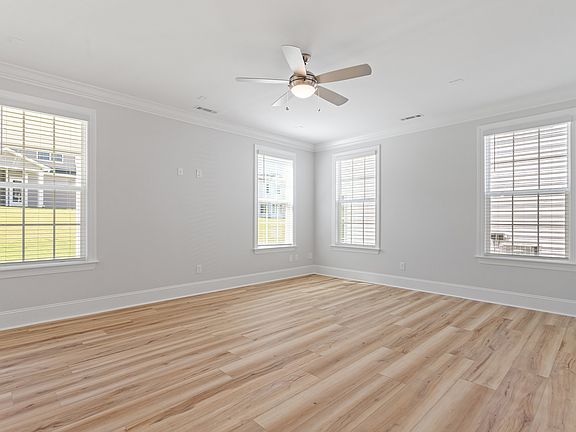 5th image of 199 N Maple Walk Dr