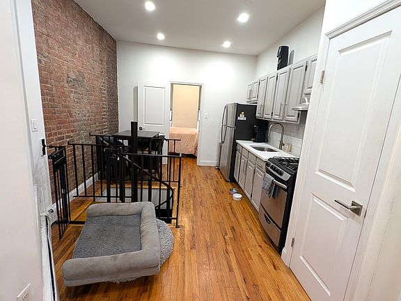 2nd image of 226 E 85th St APT 1a