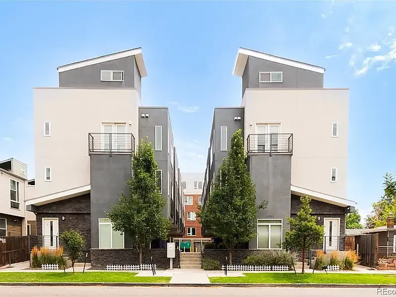 2 bed, 3.0 bath, 1346 sqft, $3,300 — Photo 2