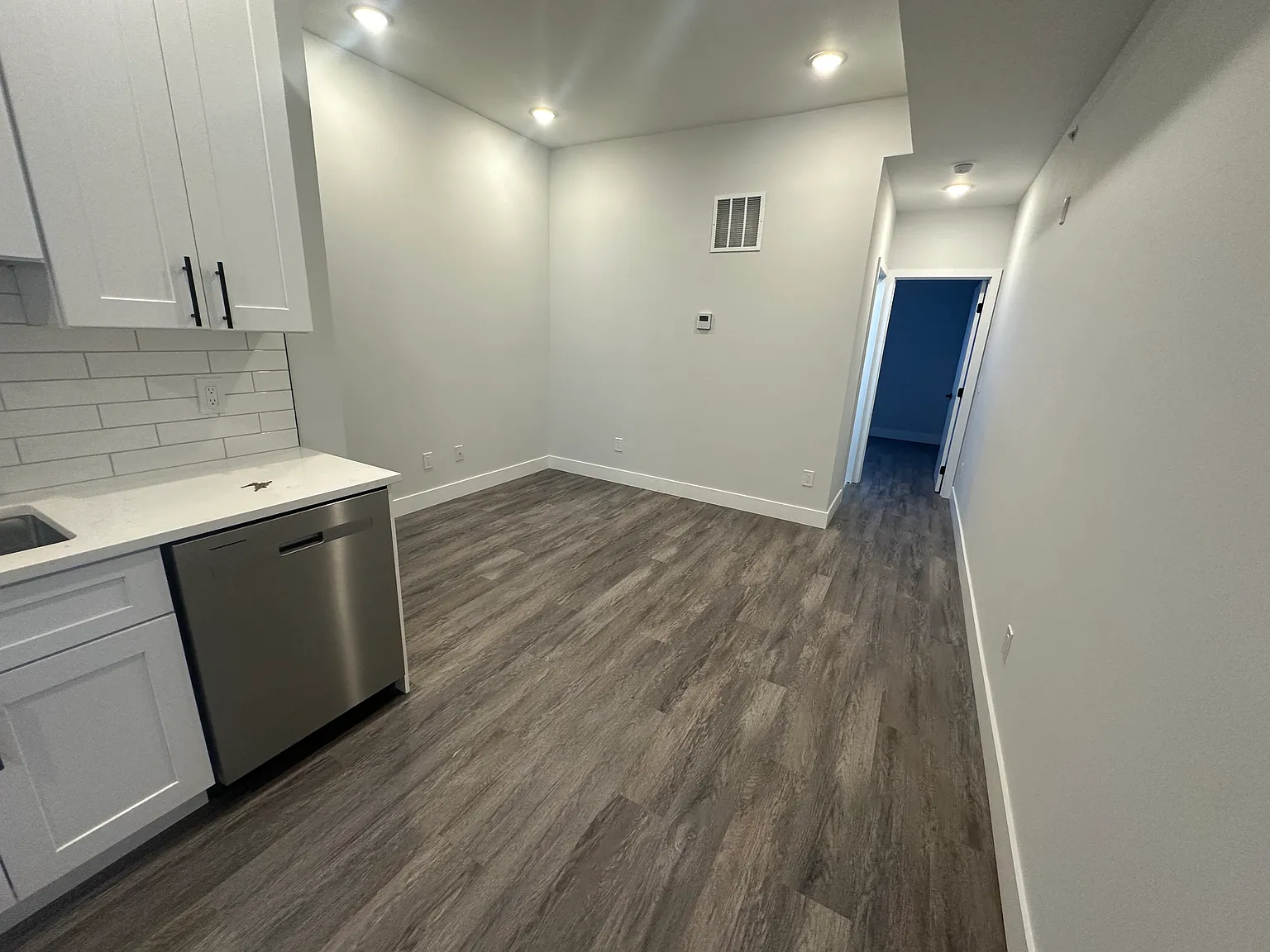 2 bed, 1100 sqft, $1,400 — Photo 4