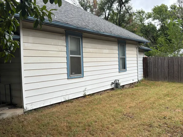 1228 SW Macvicar Ave, Topeka, KS 66604