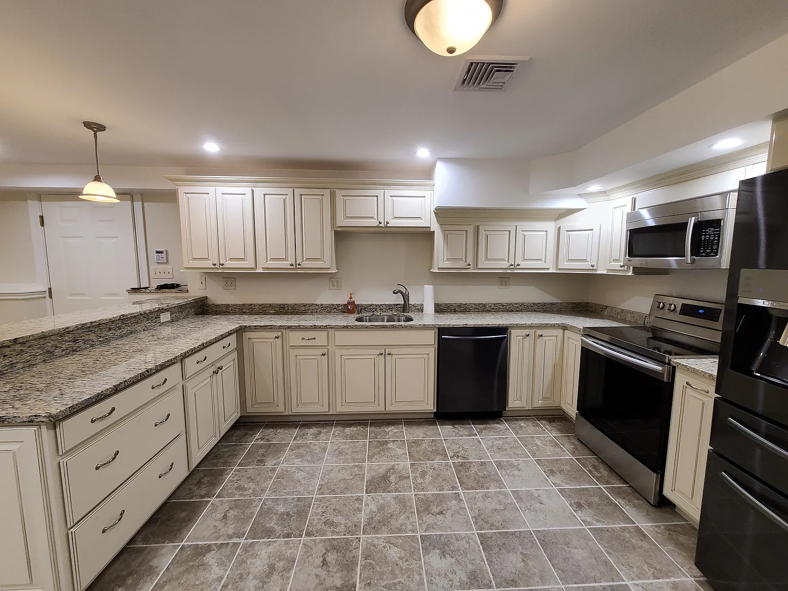 135 Turnpike St — Photo 1