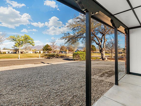 3rd image of 721 Chuckwagon Rd SE