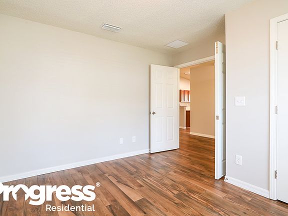 4th image of 1857 Creekview Dr