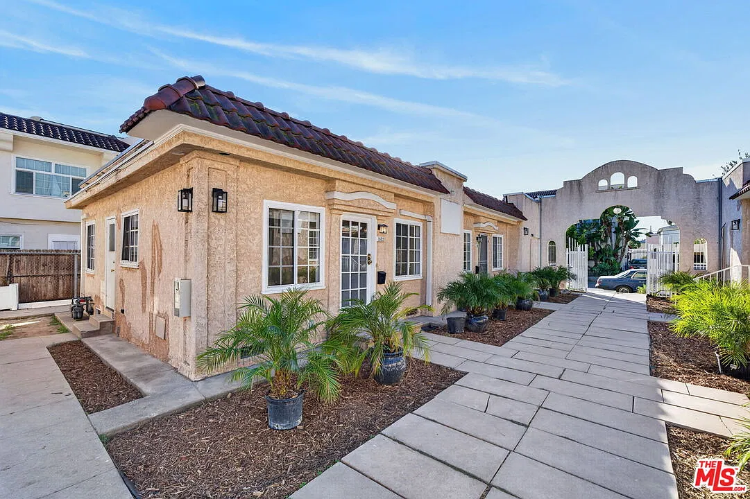 1 bed, 1.0 bath, 550 sqft, $2,375 — Photo 2