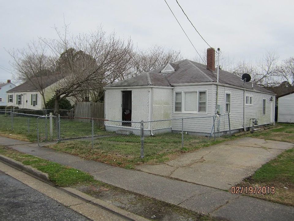 Pinewell front yard