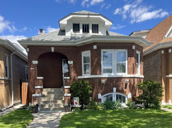 5320 W Wolfram St, Chicago, IL 60641