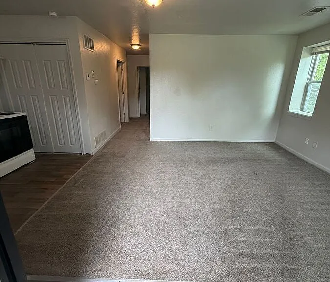 301 E Kansas St — Photo 36