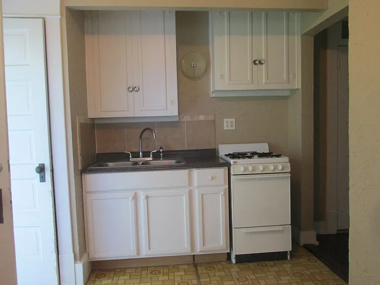 N 42nd St — Photo 16