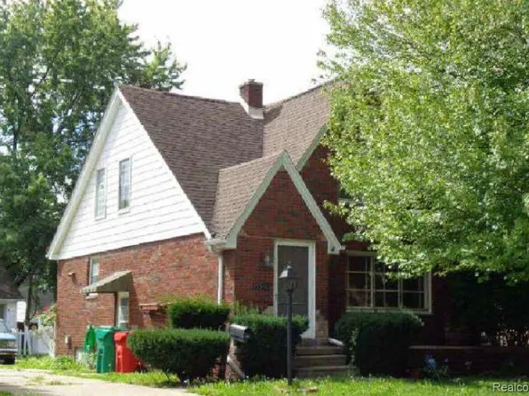 15346 Camden Ave, Eastpointe, MI 48021