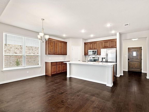4th image of 905 Blackbird Dr