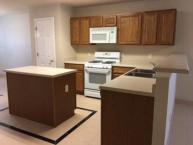 431 Primrose Blvd — Photo 2
