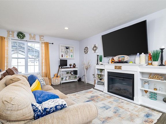 5th image of 104 Dipino Dr