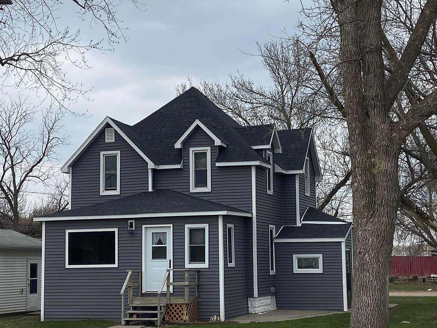 107 4th Ave E, Swea City, IA 50590 | Zillow