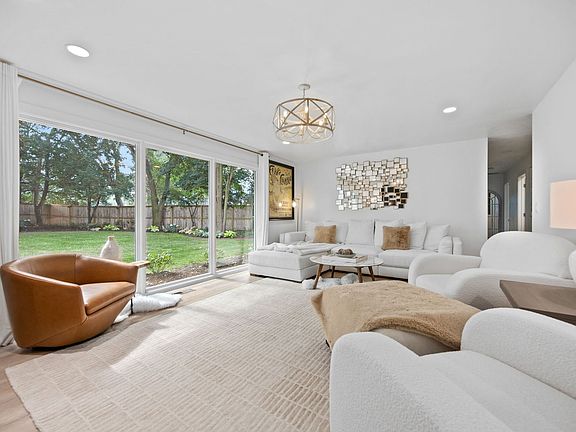 5th image of 1909 Martingale Rd