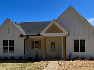 2112 Laughter Rd N, Nesbit, MS 38651