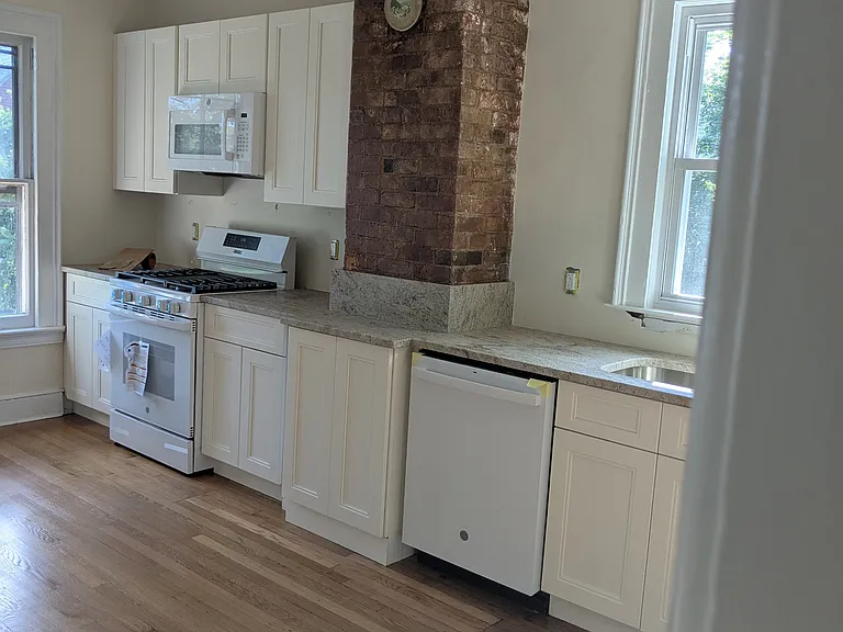 88 Harrison St — Photo 3