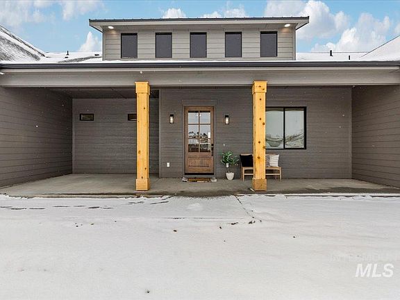 3rd image of 23910 Timber Hills Rd