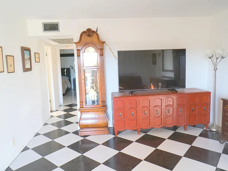 401 Southampton Dr #A-401 — Photo 10
