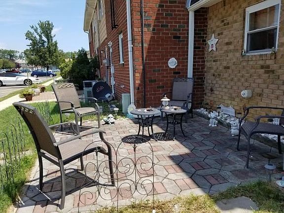 3rd image of 20 Briar Mills Dr