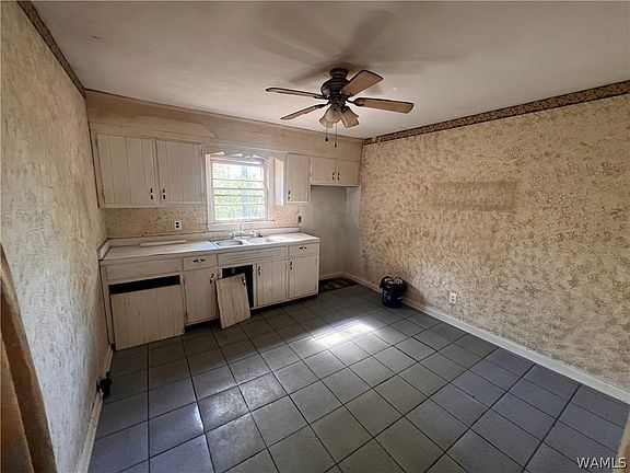 2nd image of 3415 Camp St NE