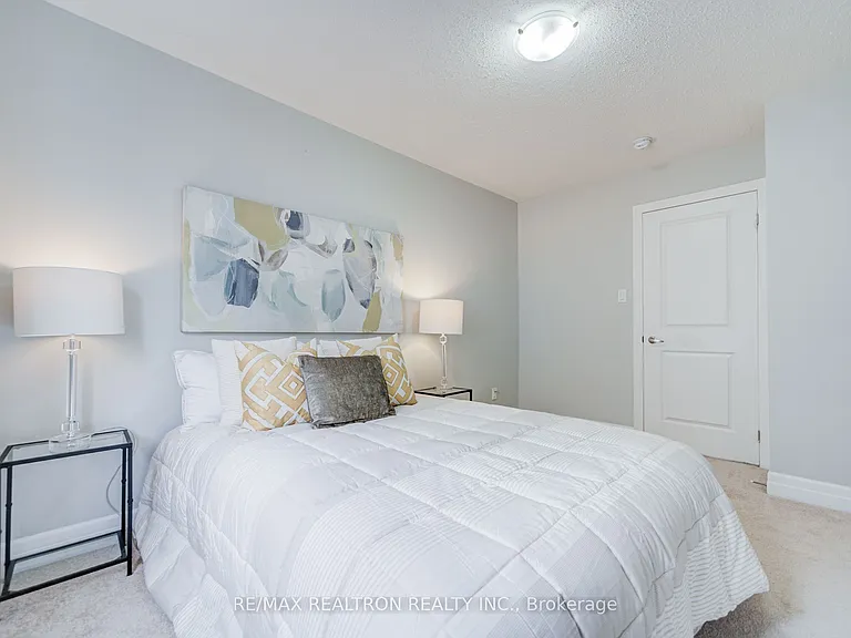 48 Robert Wilson Cres — Photo 34