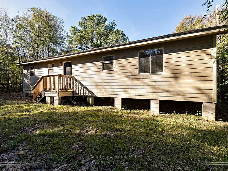 1746 Cody Rd N — Photo 33