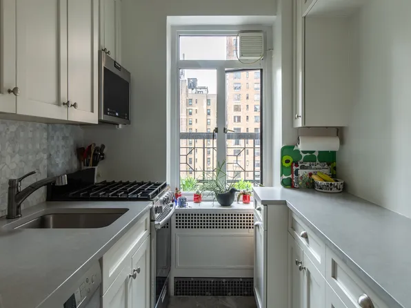 20 East 35th Street 14E image 3 of 8