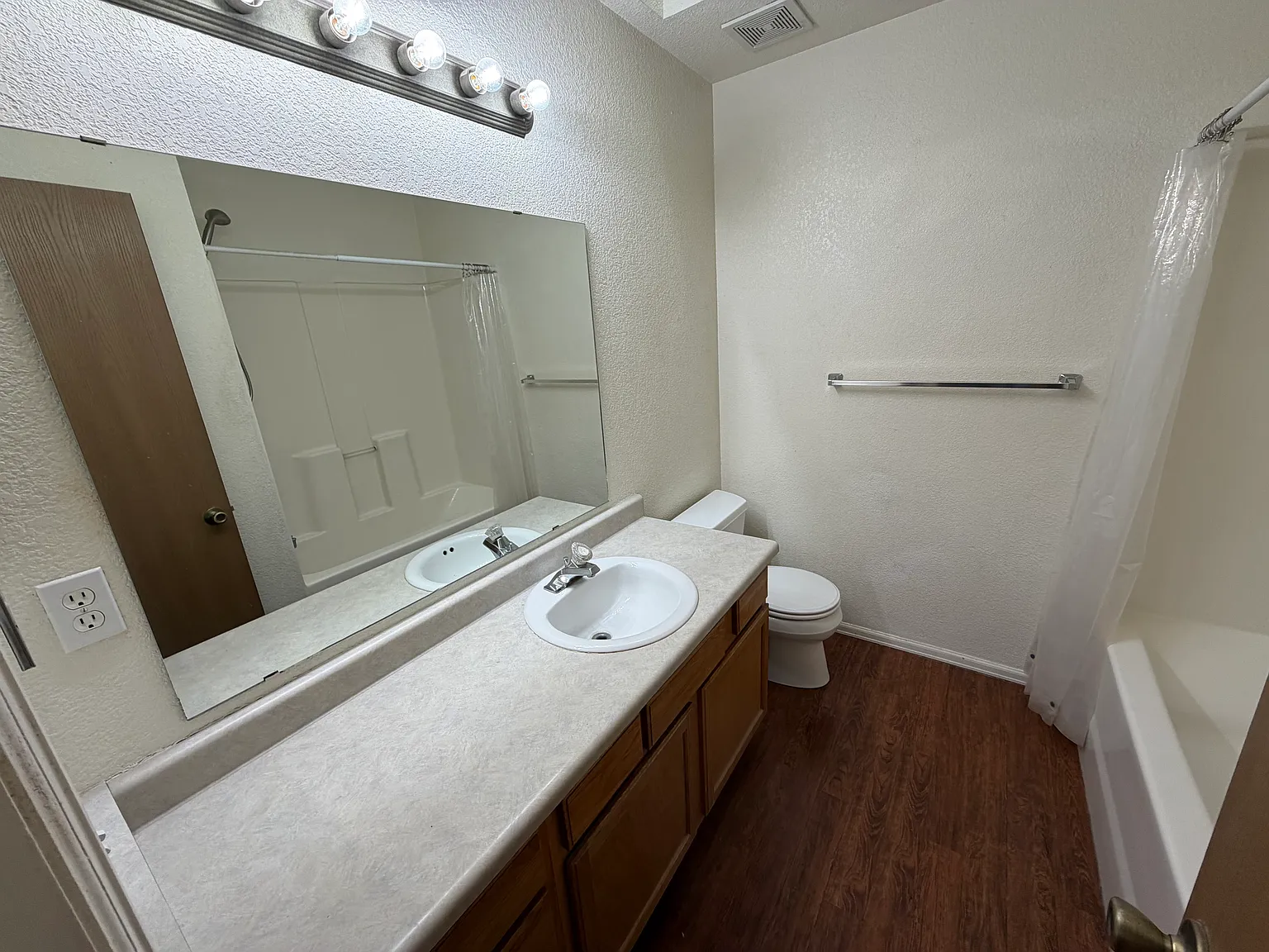 2 bed, 1.5 bath, $1,350 — Photo 2