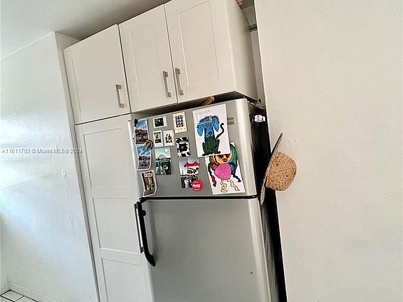 5th image of 901 10th St APT 6