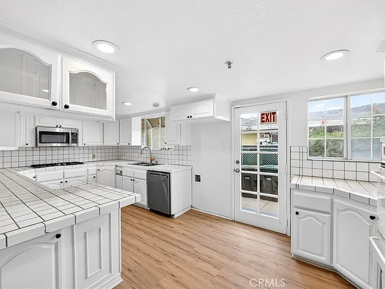 2033 W 231st St — Photo 4