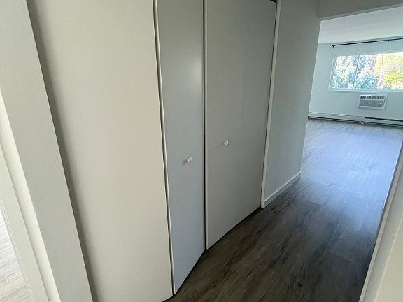 4th image of 7621 N Sheridan Rd #3B