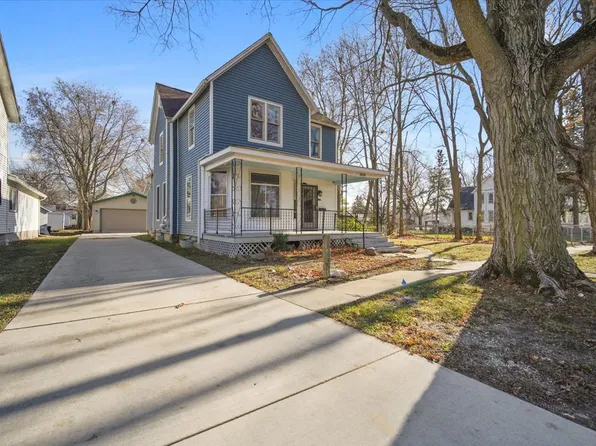 209 N 7th St, Fairbury, IL 61739