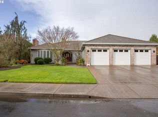 2410 NW Pinehurst Dr, McMinnville, OR