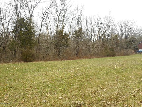 5th image of 46 Hickory Woods Dr