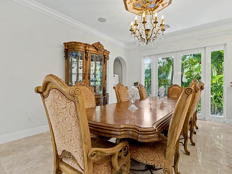 860 E Park Dr — Photo 23