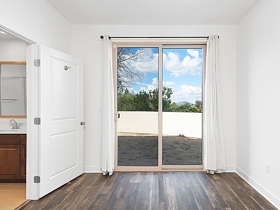 5th image of 31 Jensen Ct