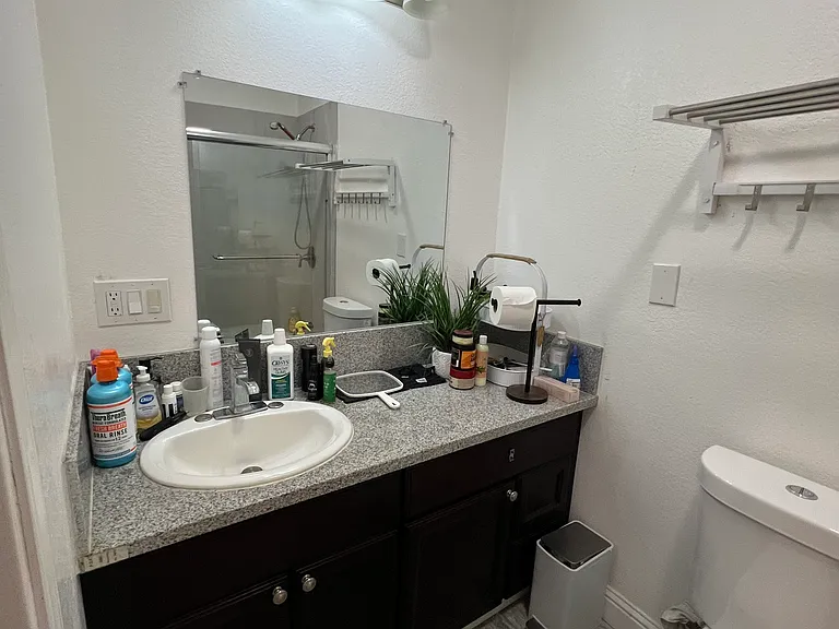 909 Changason Way #B — Photo 6
