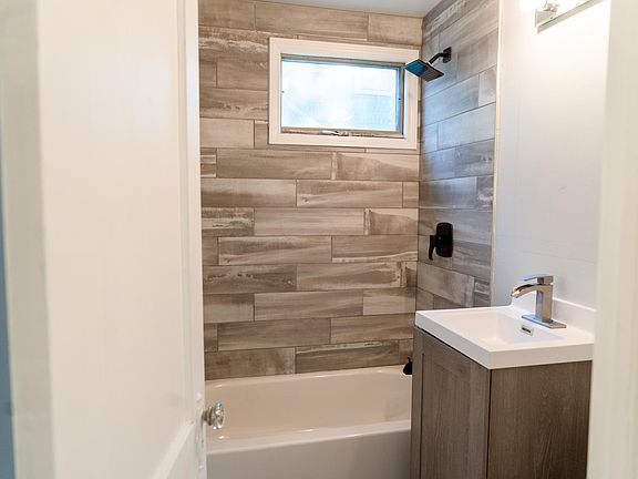 3rd image of 3015 Emerson Ave S #6npbggxmv