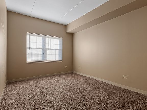 4th image of 16851 Harlem Ave #108