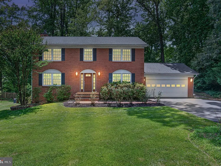 8405 Overlook St — Photo 2