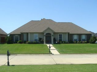 100 Jasmine Ct, Belle Chasse, LA 70037