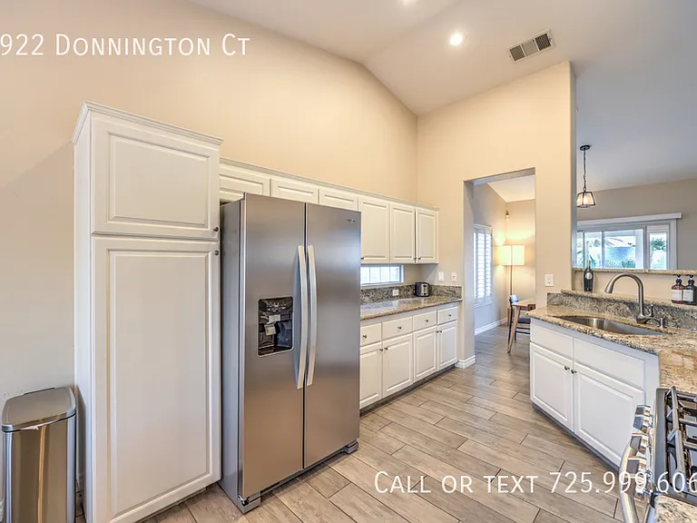 1922 Donnington Ct — Photo 14