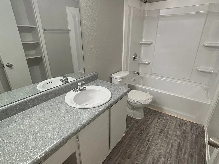 Edinburg Place Apartments — Photo 54